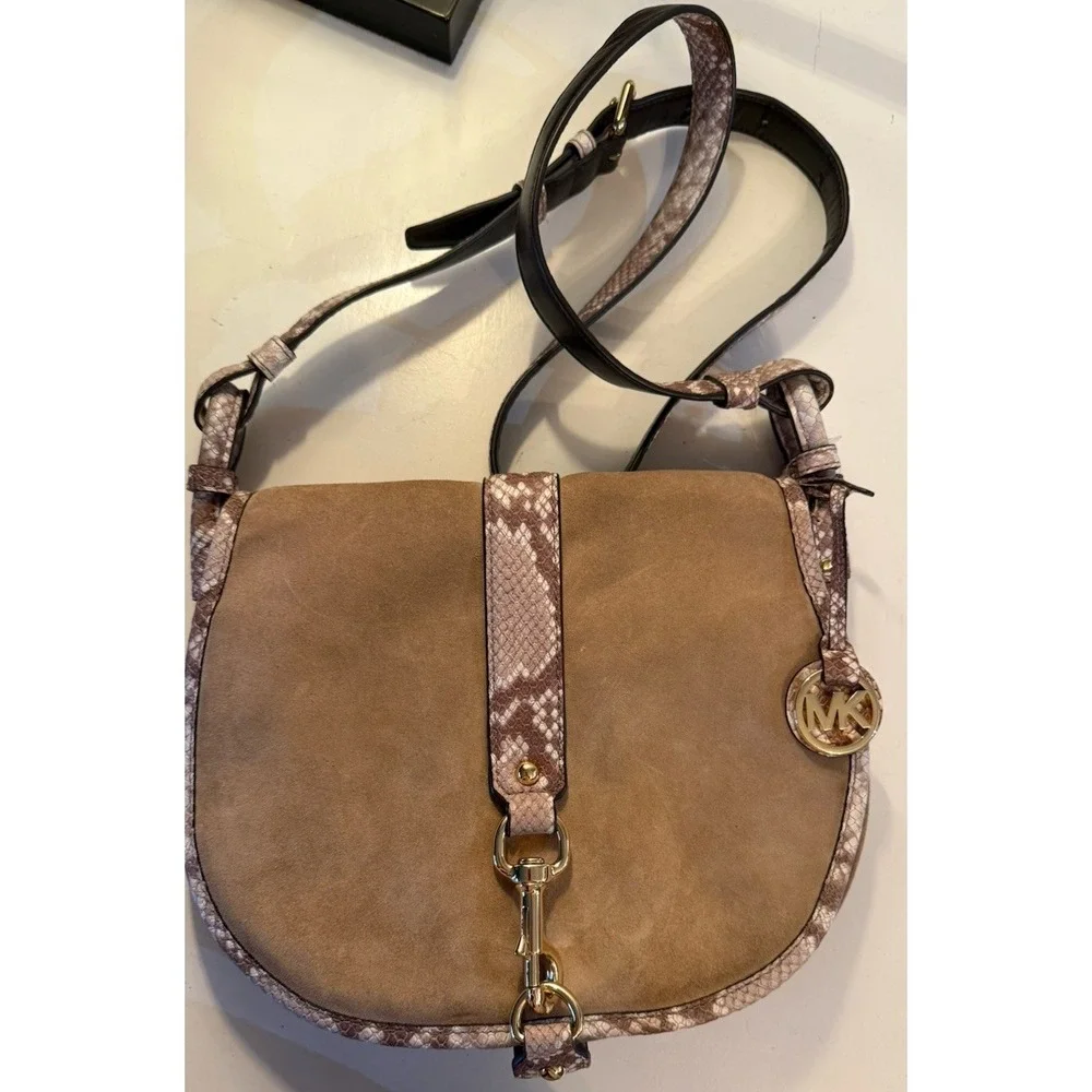 MICHAEL Michael Kors Jamie Saddle Bag Tan Suede‎ Snake print Crossbody 469$